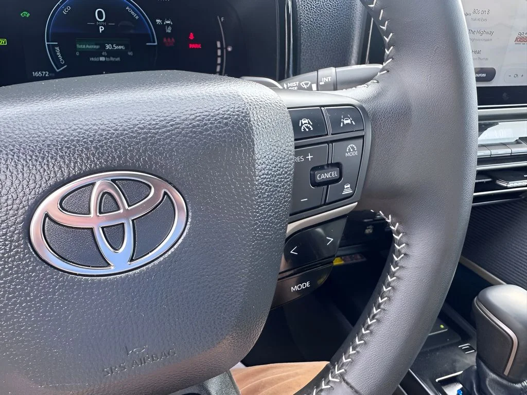 Used 2025 Ice Cap Toyota SE image 23