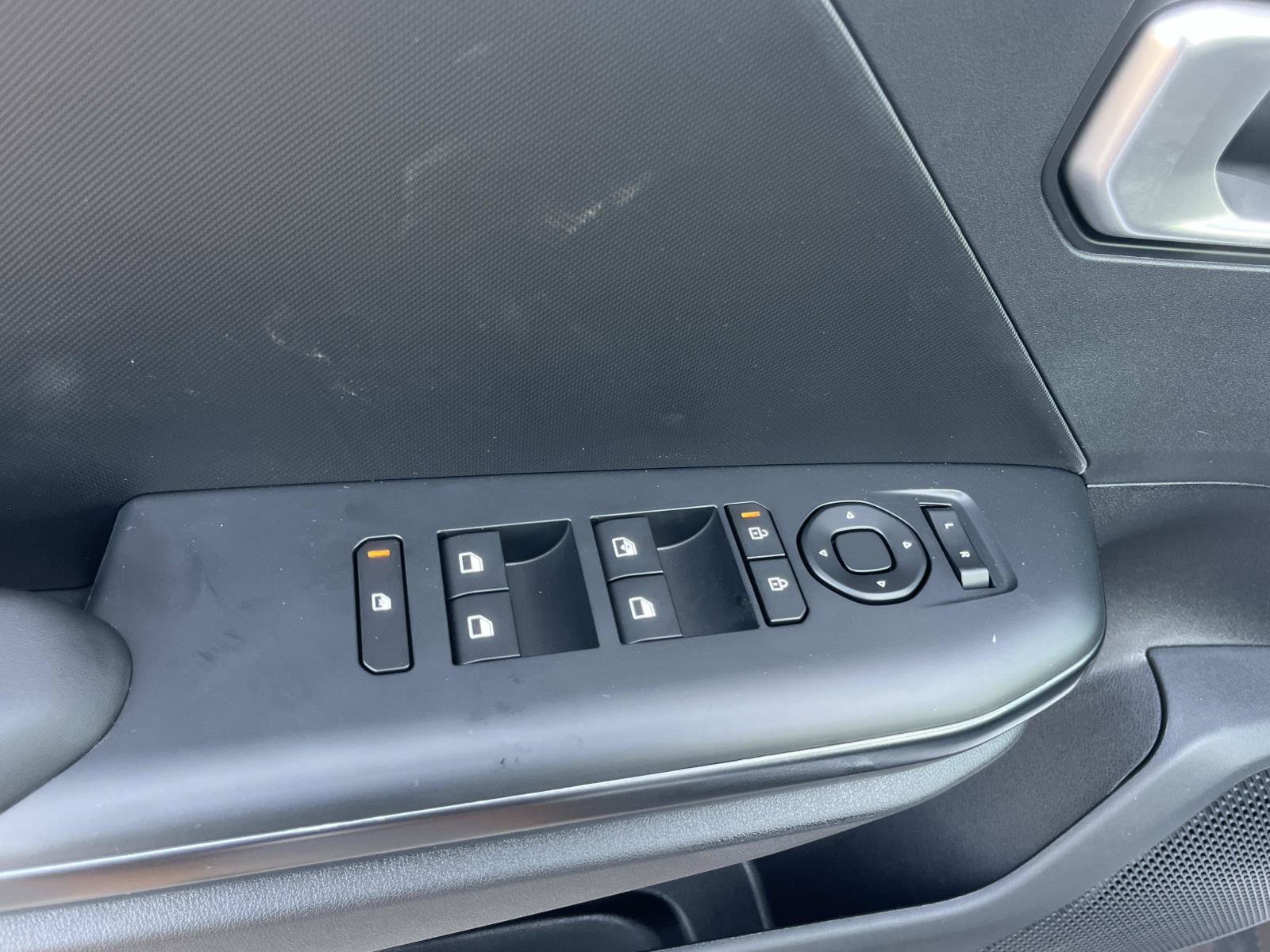 New 2026 Snow White Pearl Kia LXS image 21