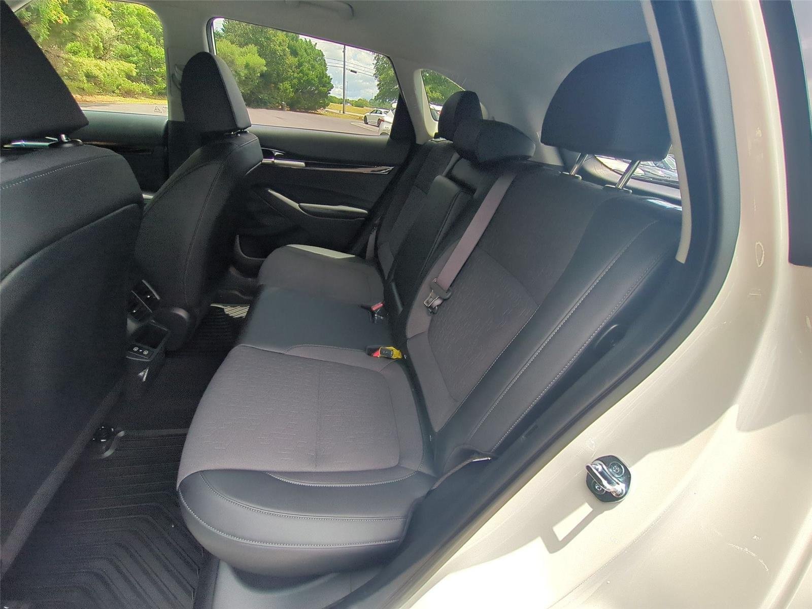 New 2026 Clear White/Black Roof Kia S image 32