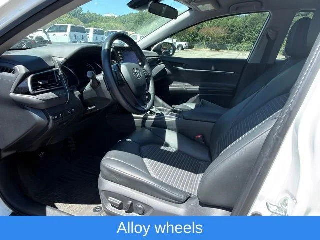 Used 2022 White Toyota SE image 21