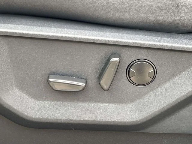 New 2026 Agate Black Metallic Ford F-350® Lariat® image 17