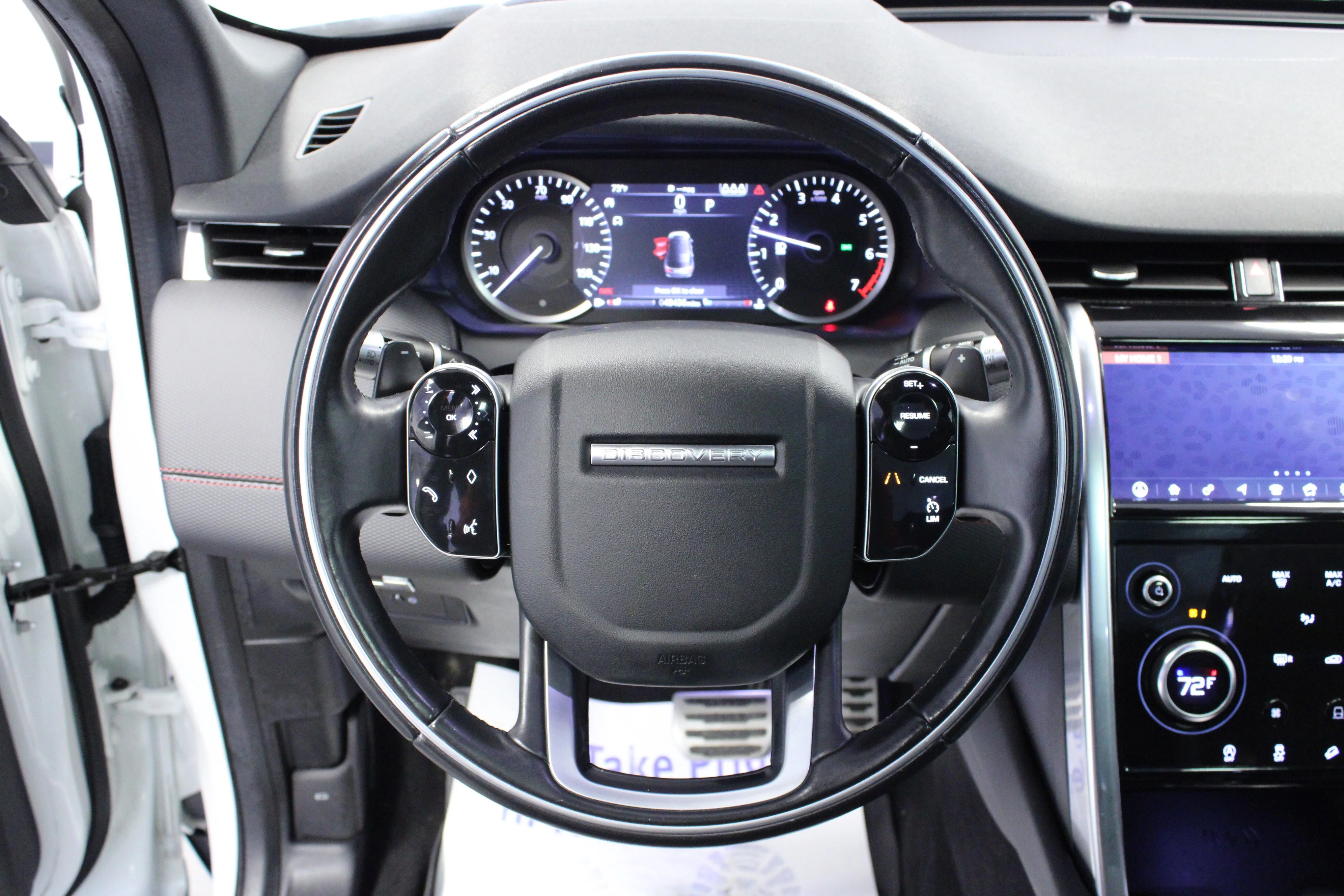 Used 2020 Fuji White Land Rover S R-Dynamic image 17