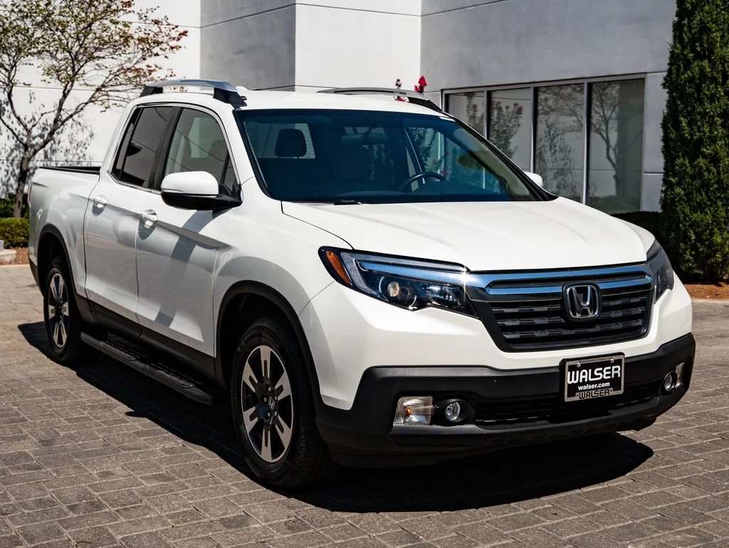 Used 2017 White Diamond Pearl Honda RTL image 12