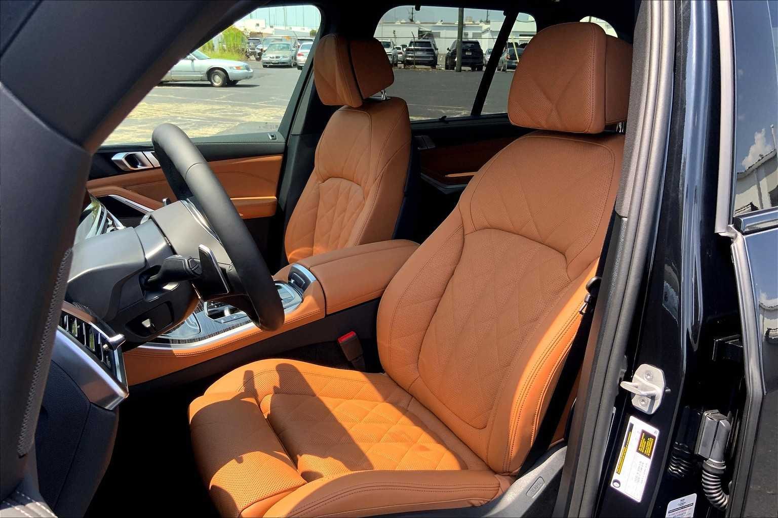 New 2026 Black Sapphire Metallic BMW sDrive40i image 9