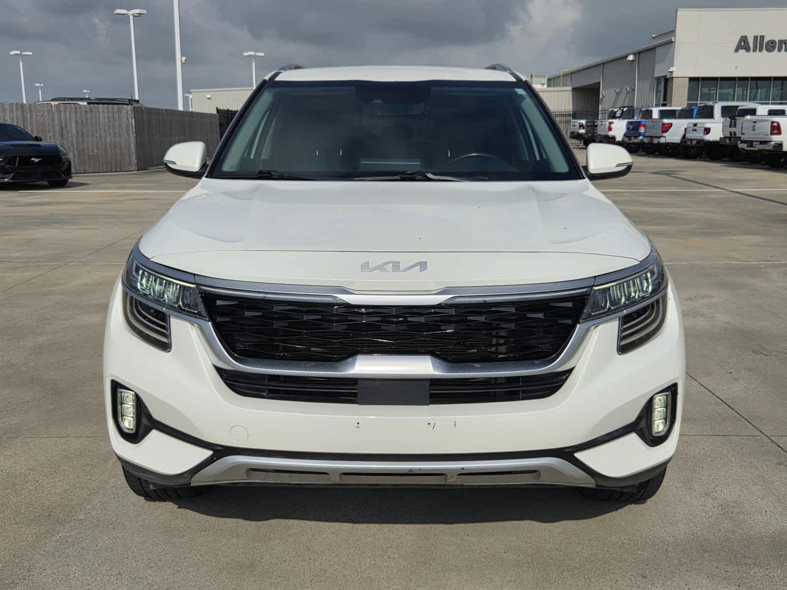 Used 2023 Snow White Pearl Kia SX image 8