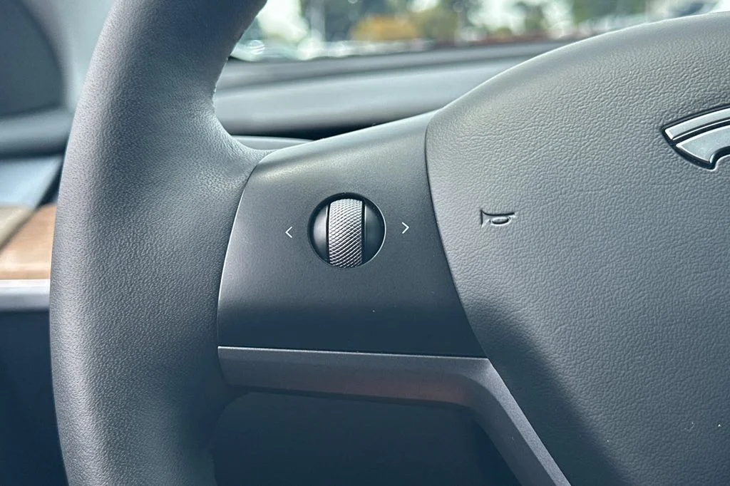 2023 Tesla Model Y Long Range - Photo 27