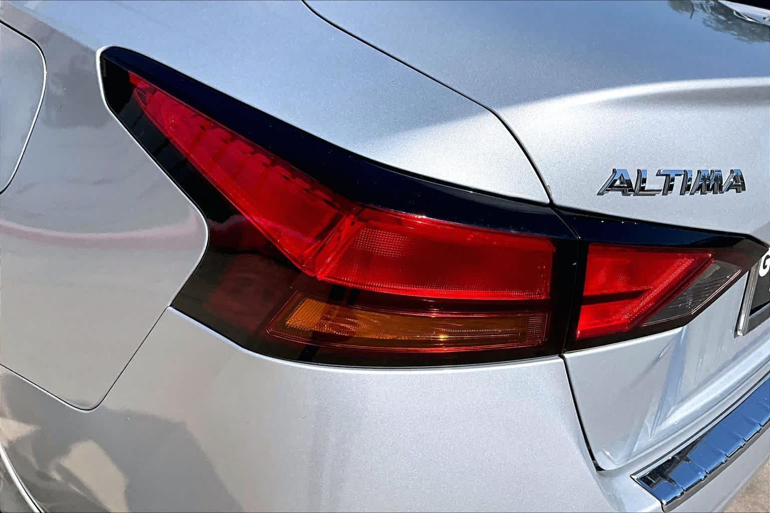 Used 2022 Brilliant Silver Metallic Nissan 2.5 SV image 28