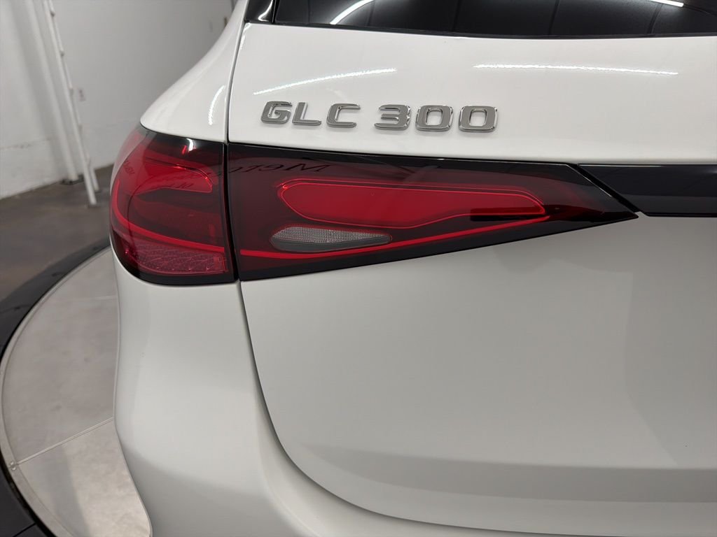 Used 2026 White Mercedes-Benz GLC 300 image 11