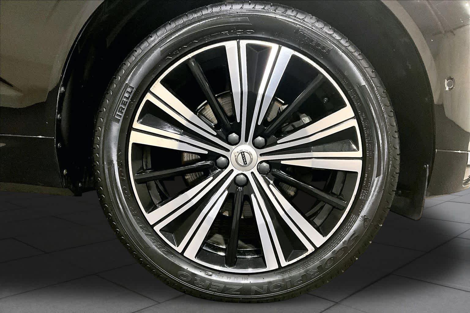Used 2023 BLACK Volvo Plus Bright Theme image 10