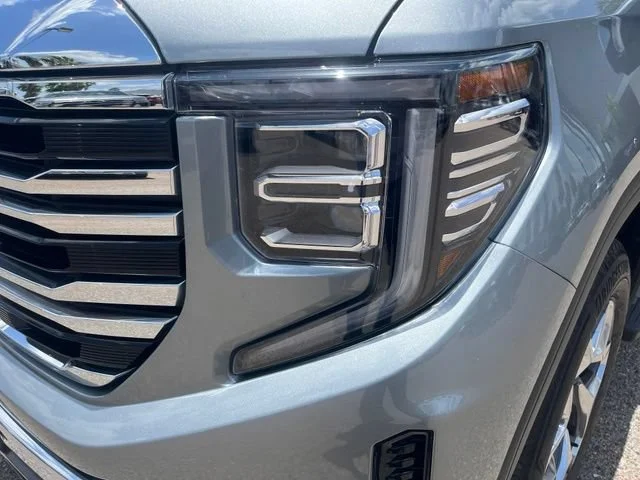 Used 2025 Sterling Metallic GMC SLT image 4