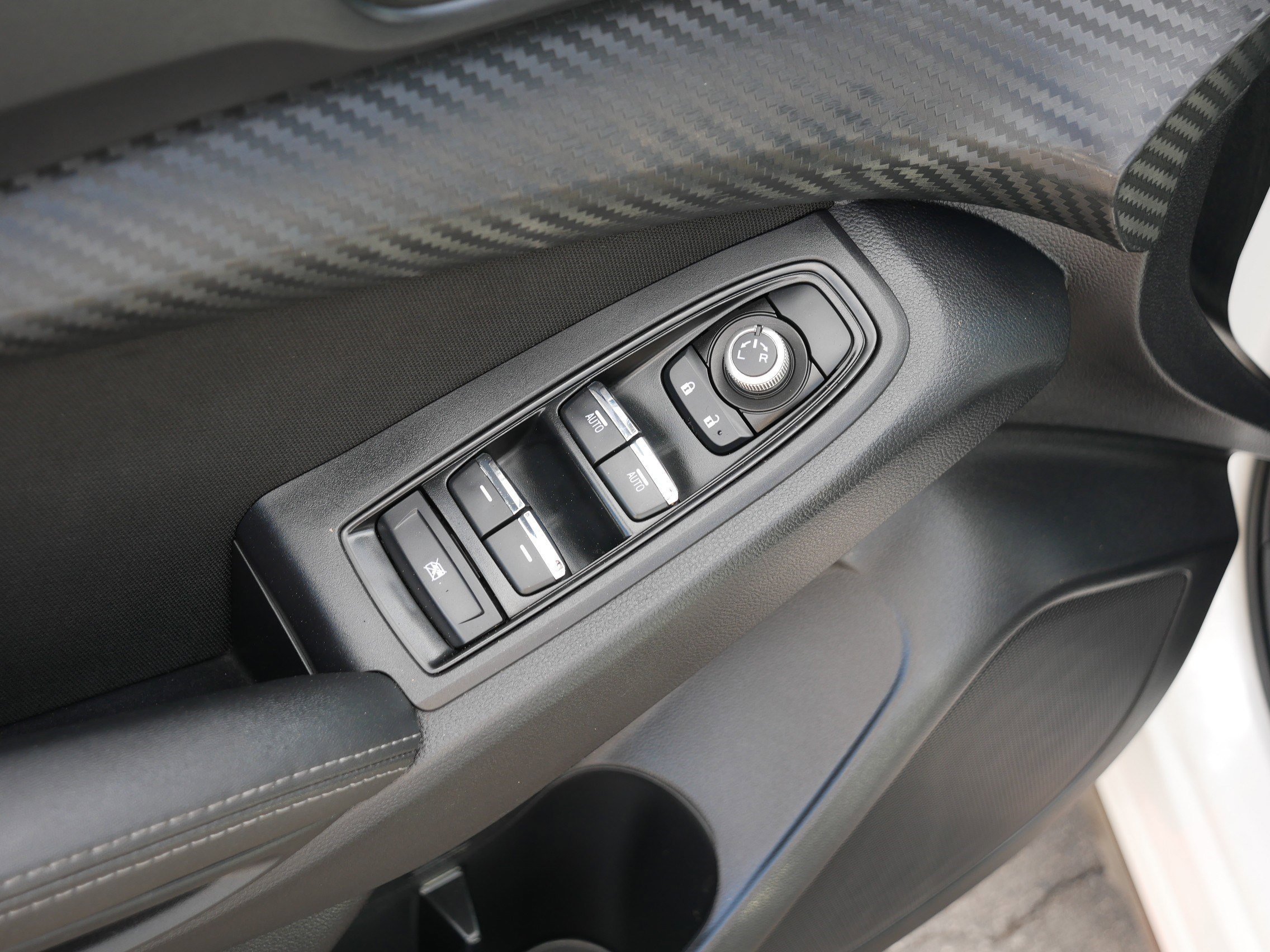 Used 2025 Crystal White Pearl Subaru Premium image 19