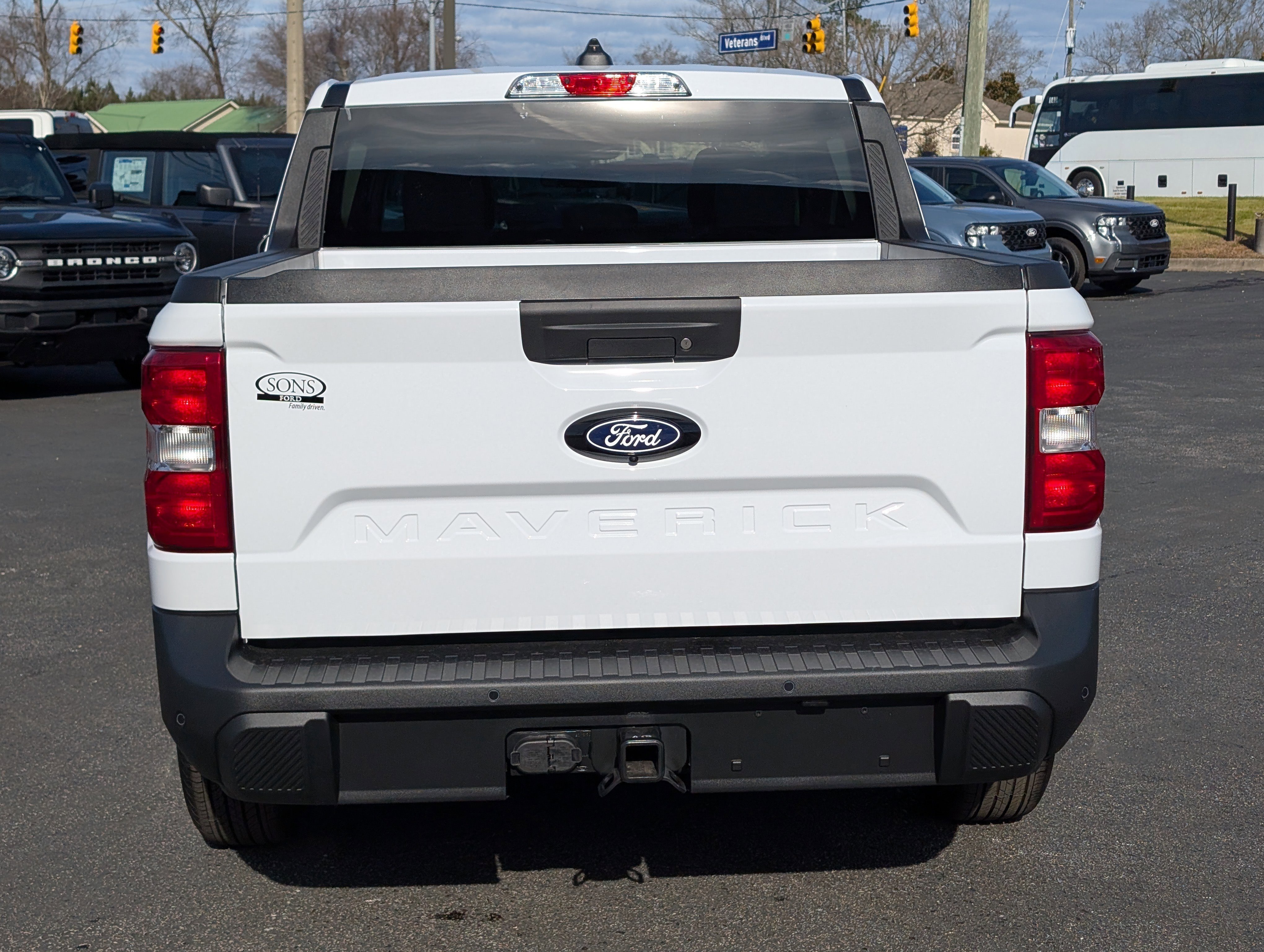 New 2026 Oxford White FORD XLT image 10