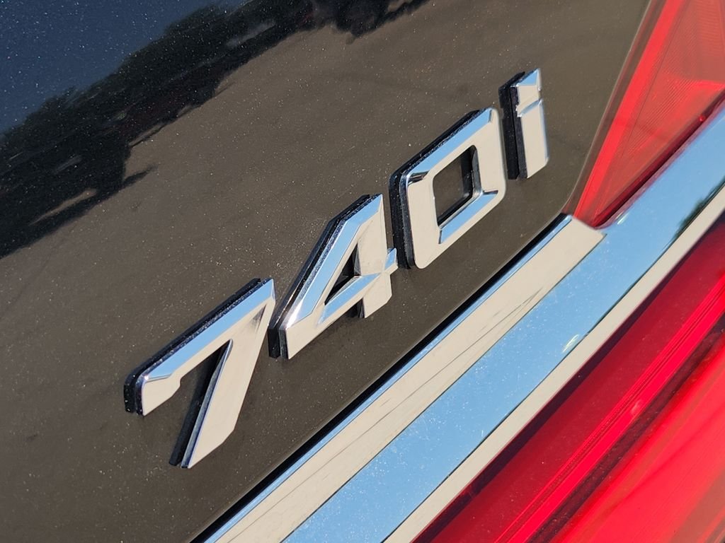Used 2018 Black BMW 740i xDrive image 11