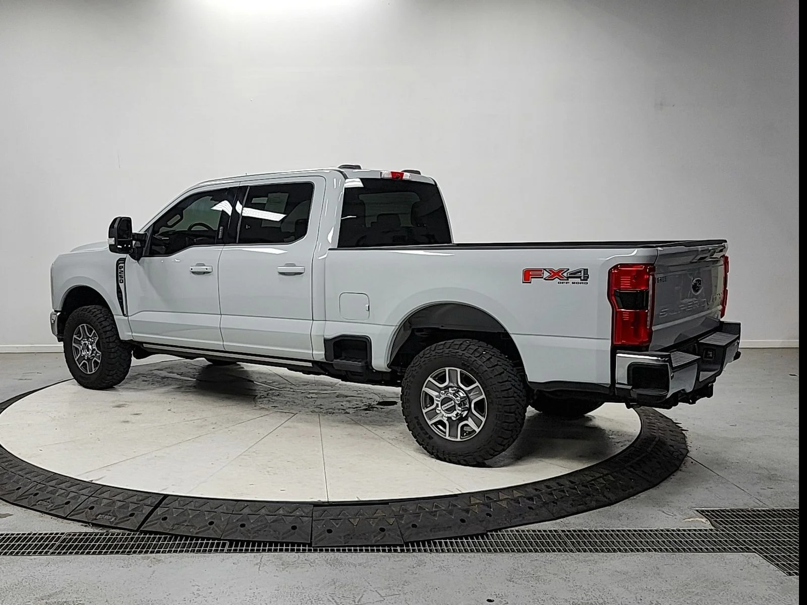 Used 2025 White Ford Lariat image 5