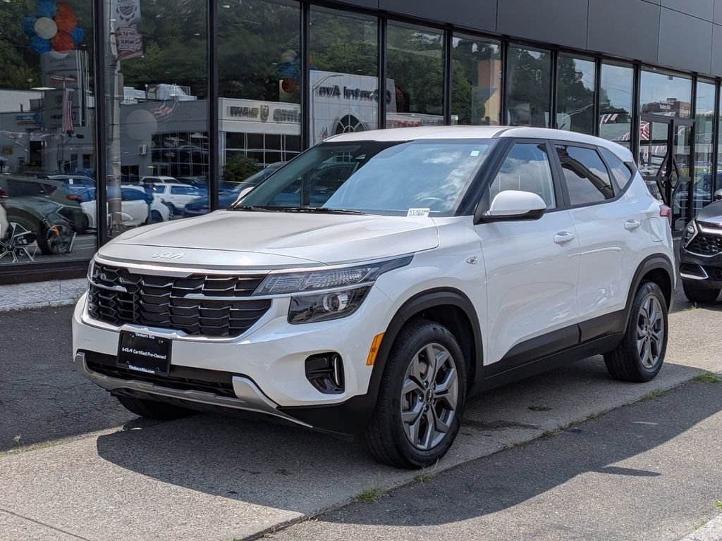 Used 2024 White Kia LX image 1