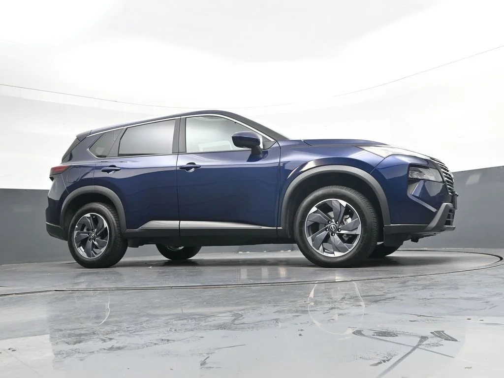 Used 2025 Blue Nissan SV image 43
