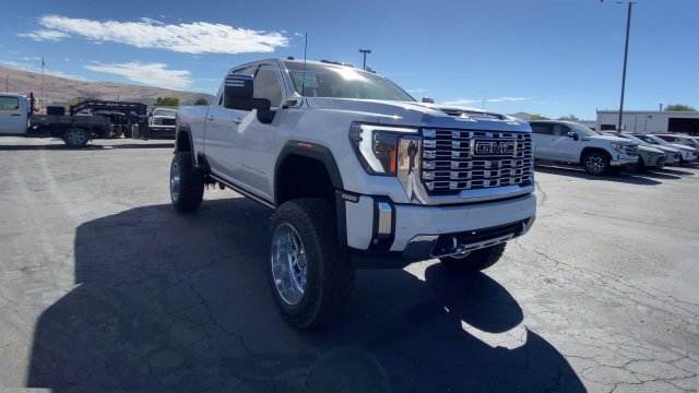 1GT4UWEY6SF128203