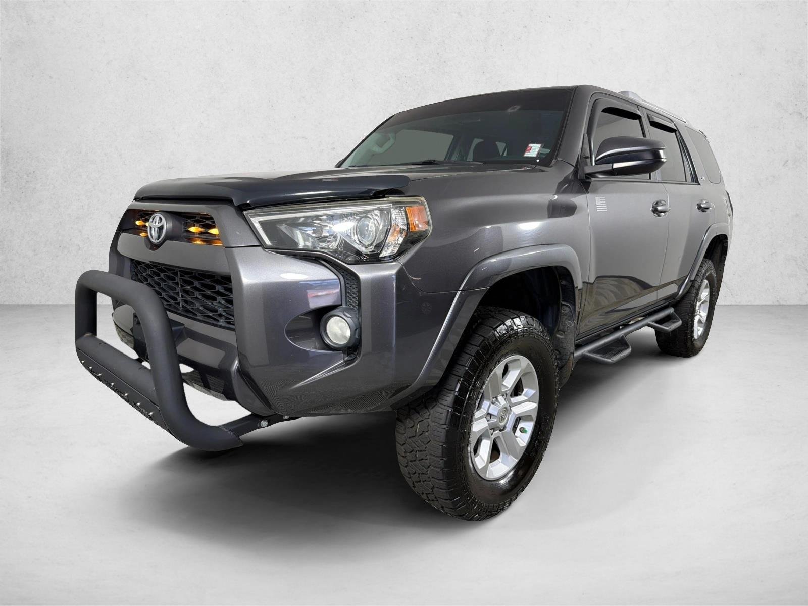Used 2018 Magnetic Gray Metallic Toyota SR5 image 7