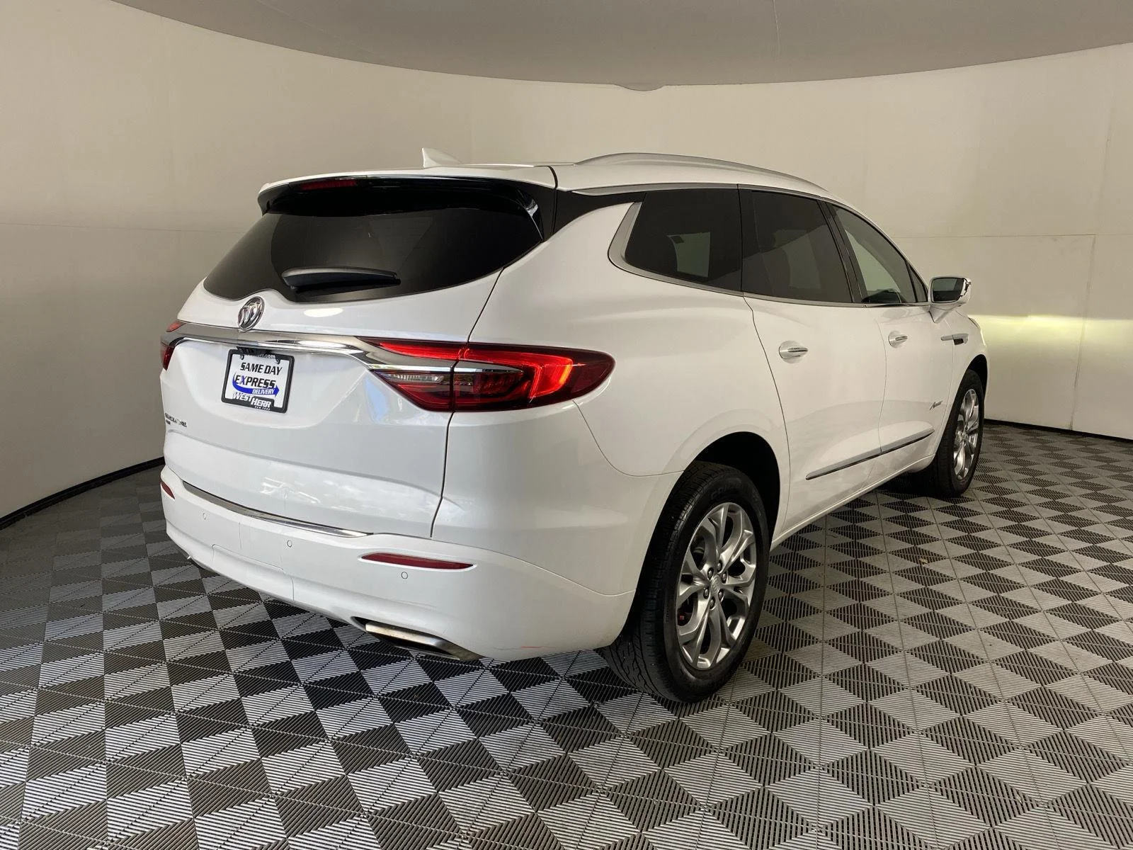 Used 2020 White Frost Tricoat Buick Avenir image 9