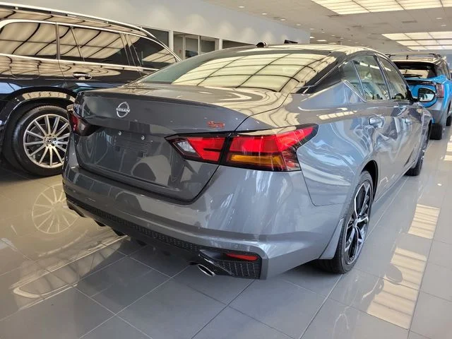 New 2026 Gun Metallic / Super Black Two-tone Nissan SR image 4