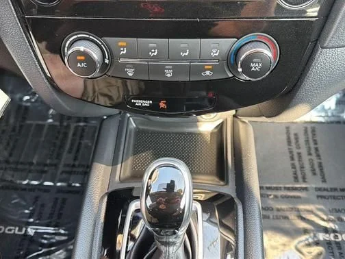 Used 2019 Blue Nissan S image 17