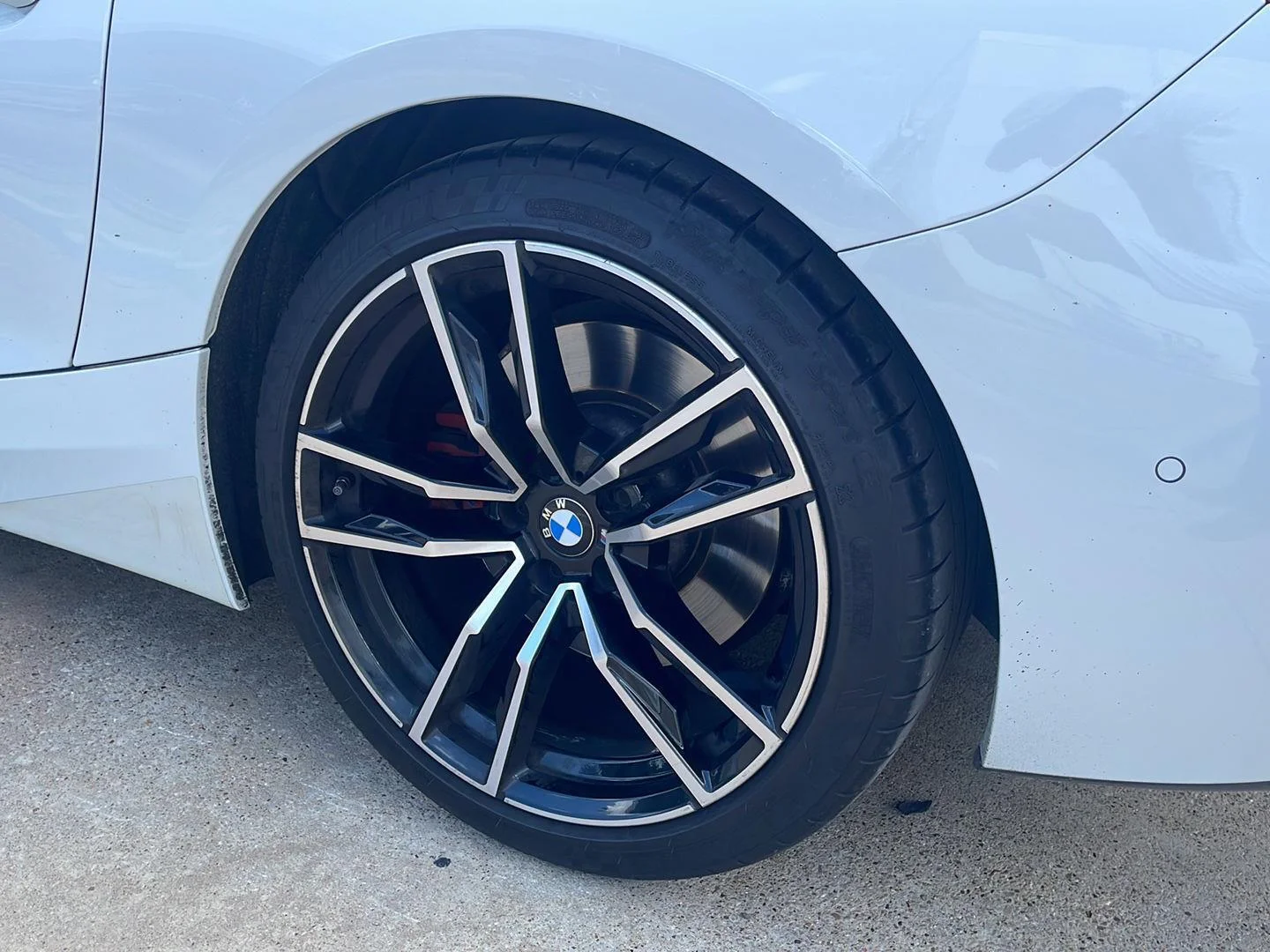 Used 2022 Alpine White BMW sDrive30i image 8