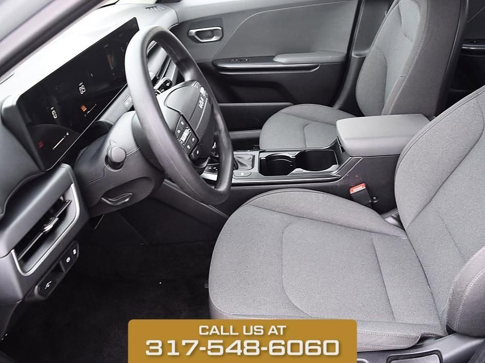 2025 Kia K4 LXS - Photo 16