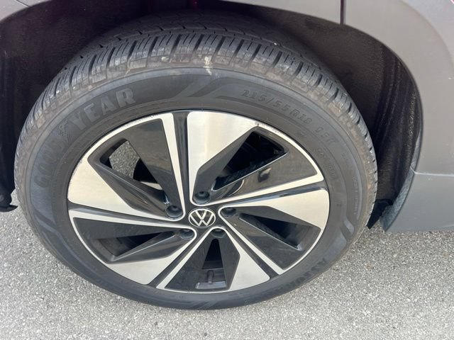 Certified Used 2023 Red Metallic Volkswagen SE image 4