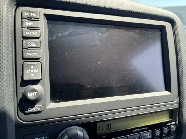 Used 2014 Alabaster Silver Metallic Honda SE image 17