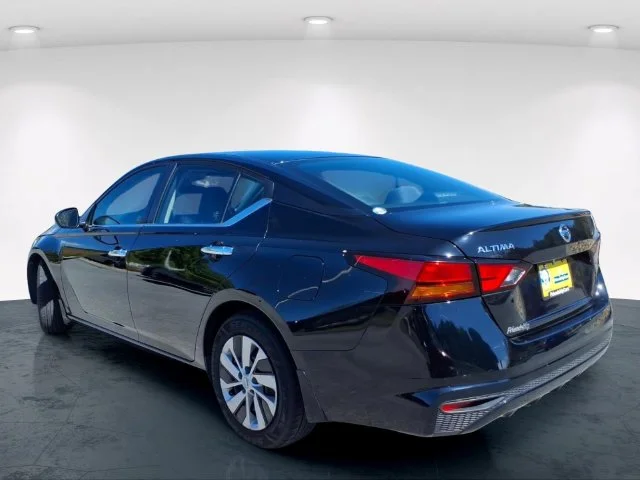 Used 2022 Black Nissan 2.5 S image 11
