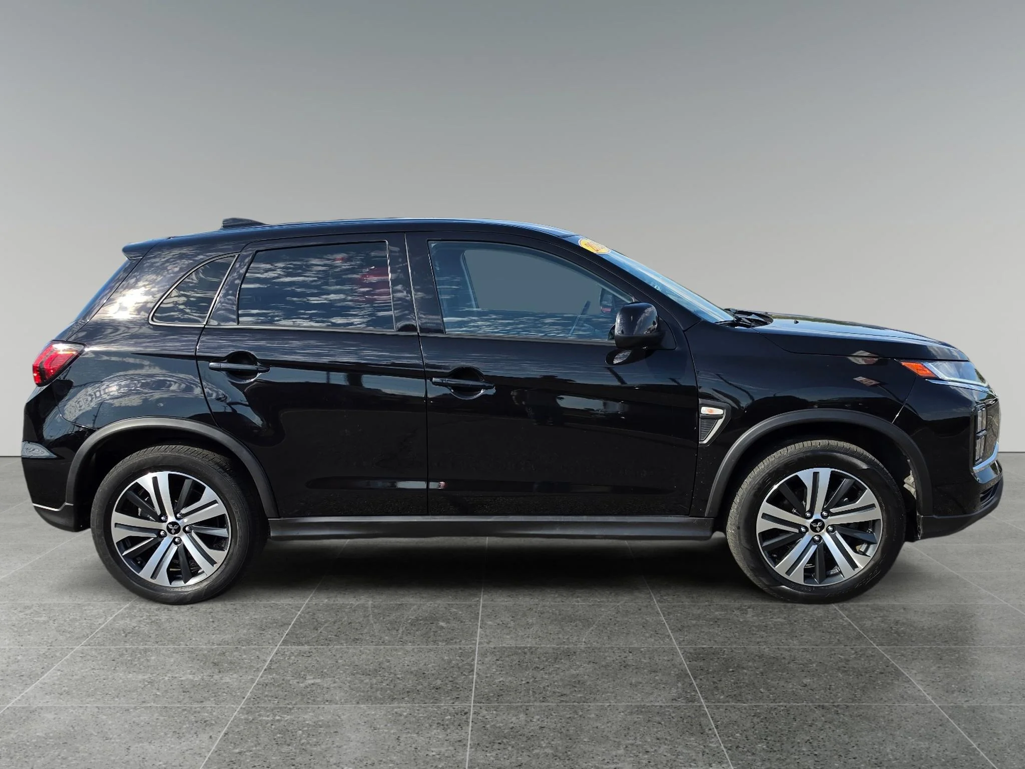 Used 2023 Labrador Black Pearl Mitsubishi S image 7
