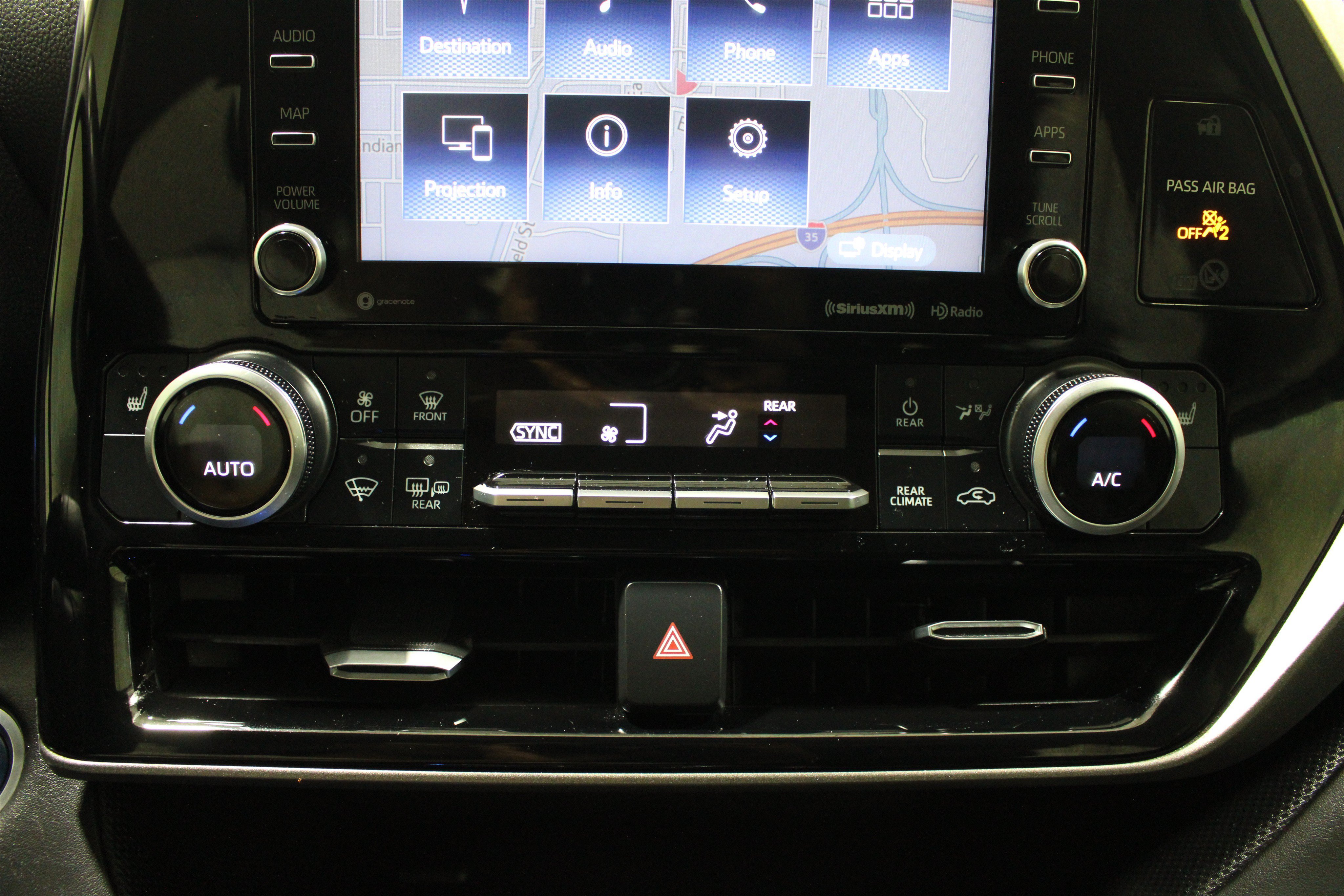 2020 Toyota Highlander XLE - Photo 16