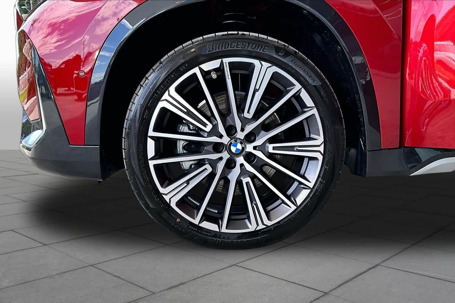 New 2026 Vegas Red Metallic BMW xDrive28i image 11