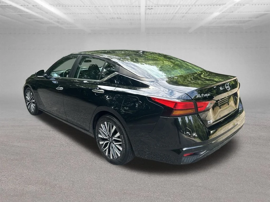 Used 2024 Black Nissan 2.5 SV image 3