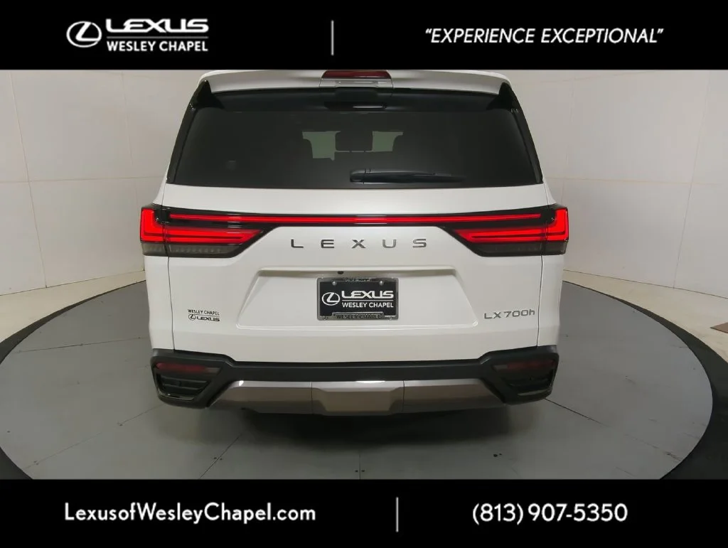 Used 2025 White Lexus 700H image 4