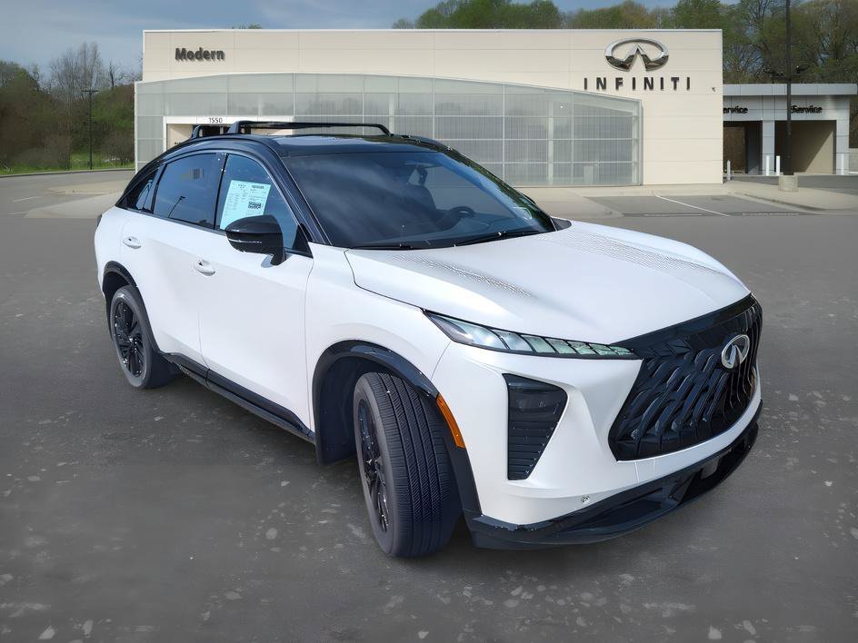 New 2027 2T RAD WHT INFINITI SPORT image 3