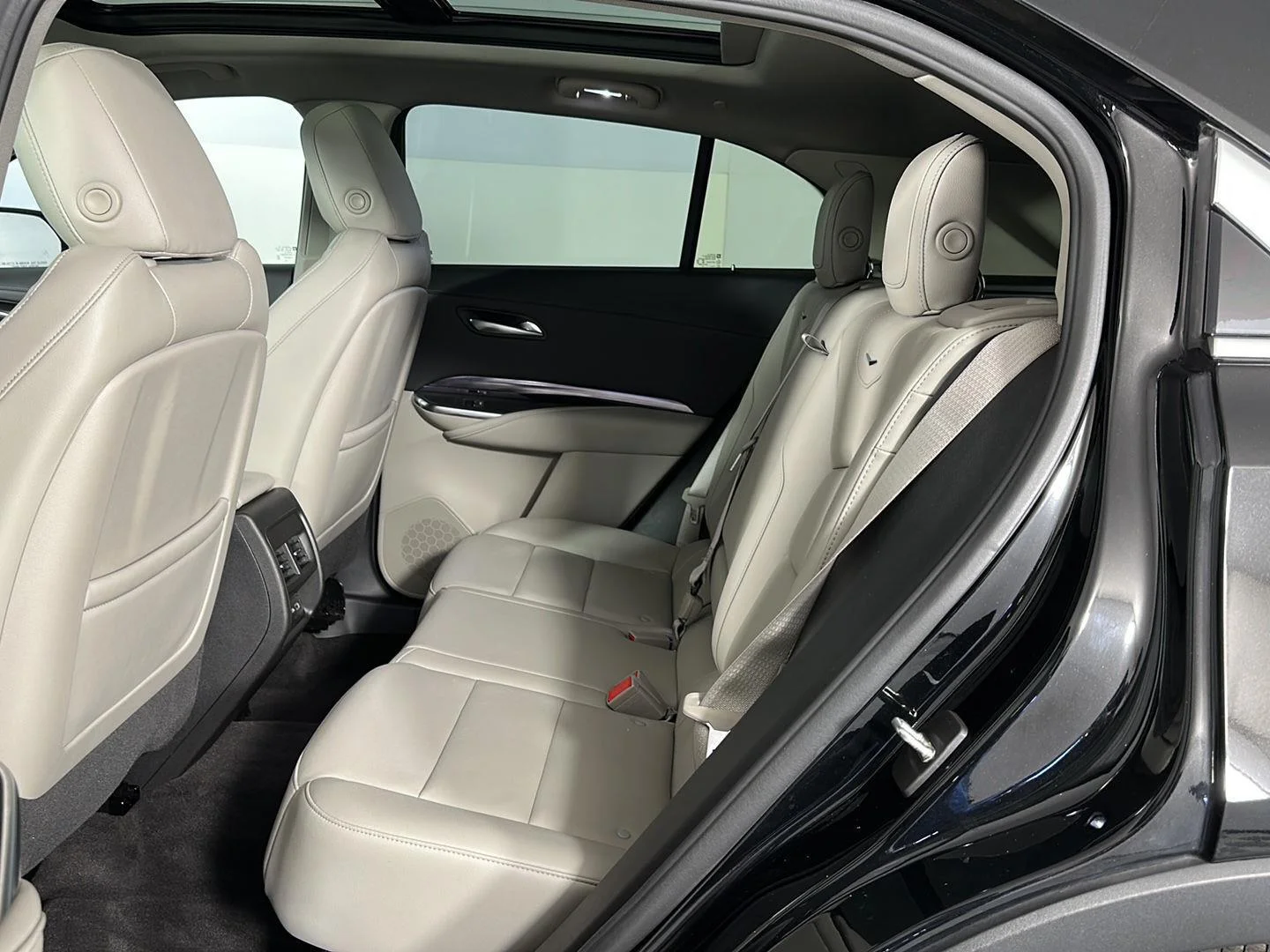 Used 2022 Stellar Black Metallic Cadillac AWD Luxury image 20