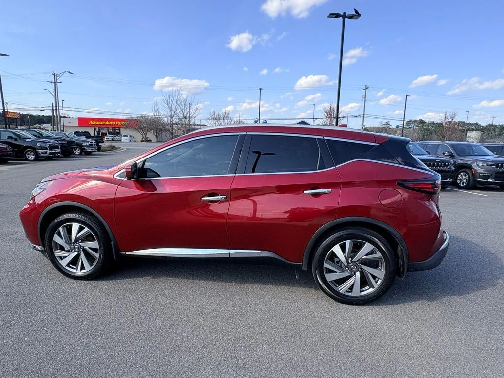 Used 2020 Red Nissan SL image 10