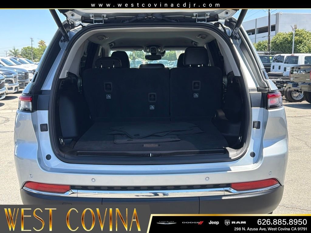 Used 2023 Silver Jeep Limited image 16