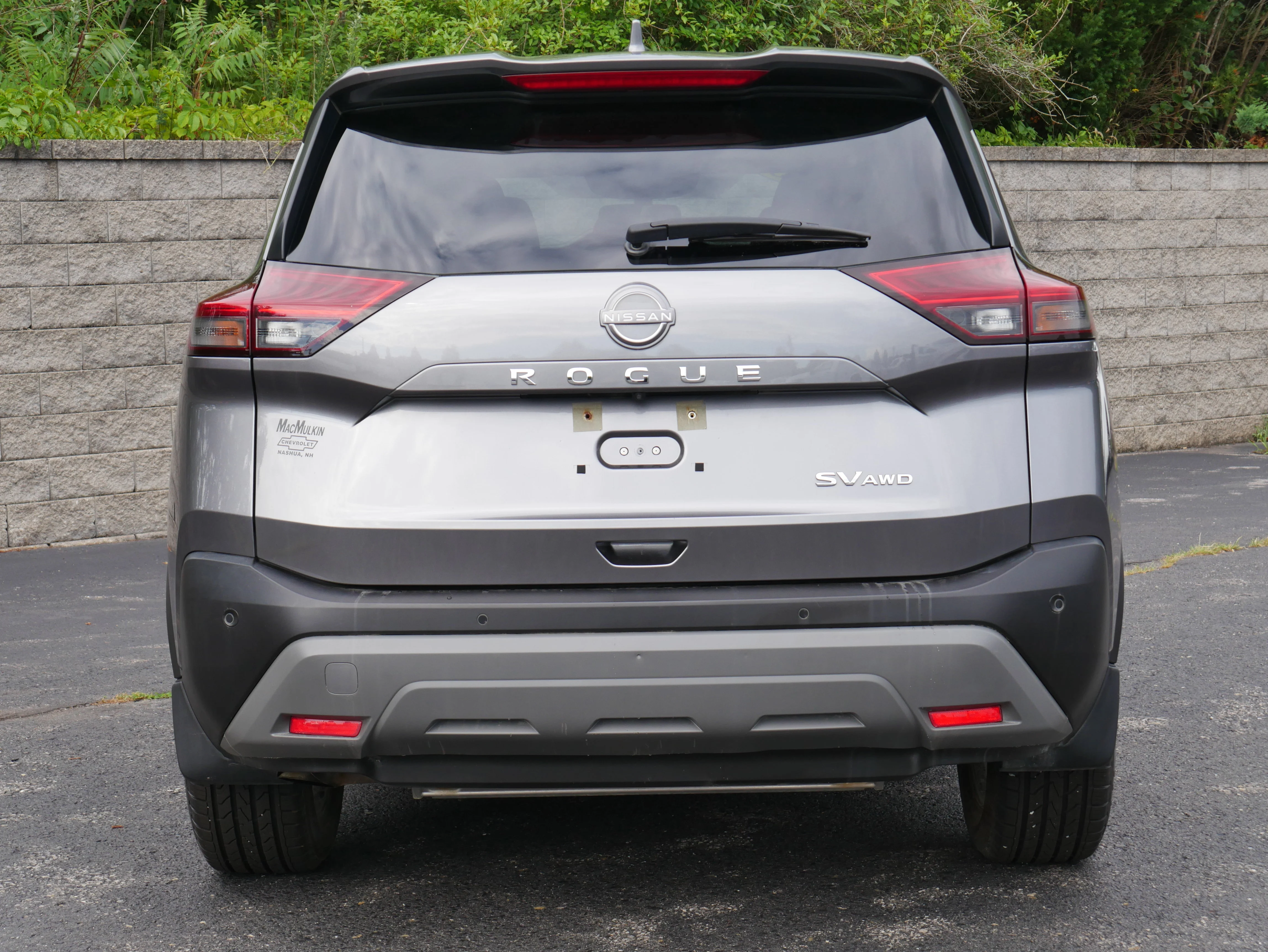 Used 2023 Gun Metallic Nissan SV image 5