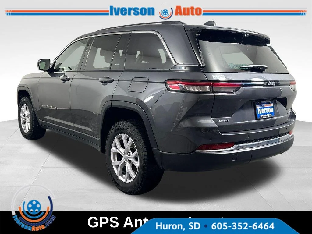 Used 2022 Baltic Gray Metallic Clearcoat Jeep Limited image 9