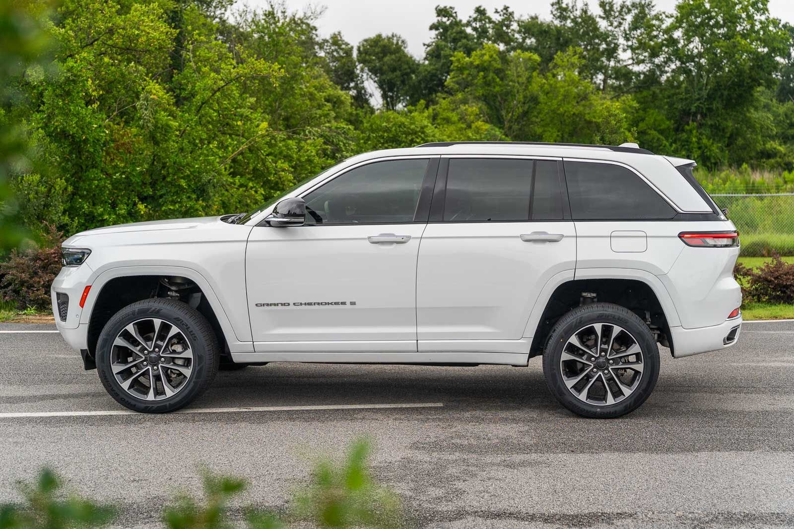 Used 2022 White Jeep Overland image 5