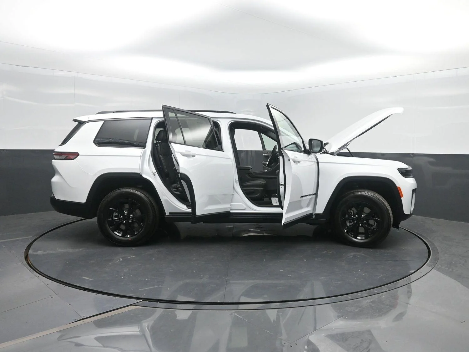 New 2026 Bright White Clear-Coat Exterior Paint Jeep Laredo Altitude image 46