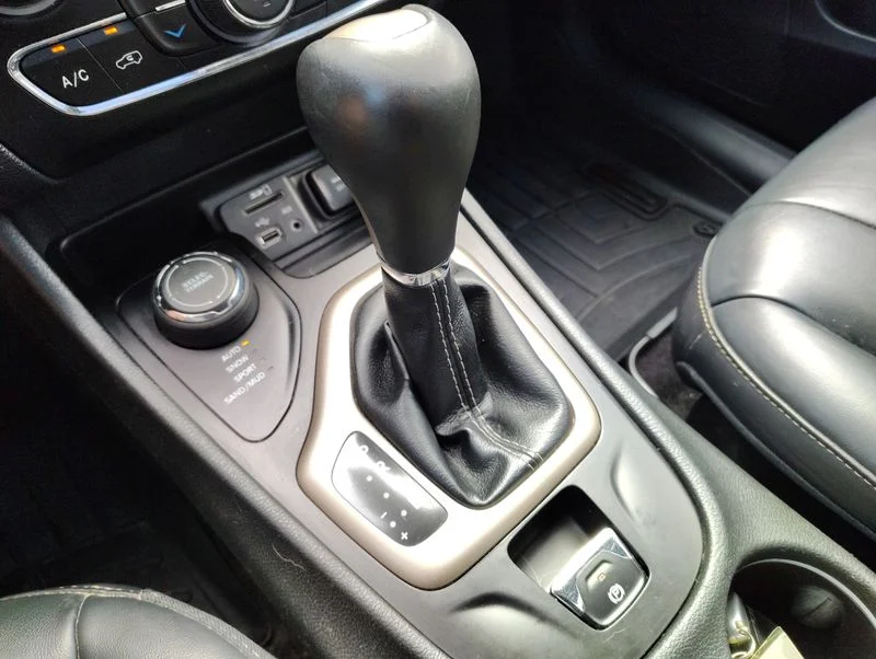Used 2016 White Jeep Limited image 18