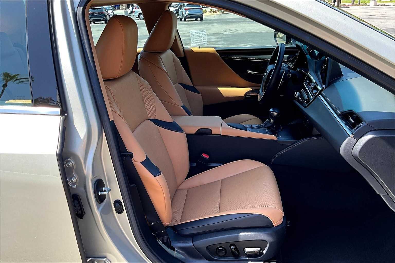 Certified Used 2022 MOONBEAM BEIGE MET. Lexus  image 8