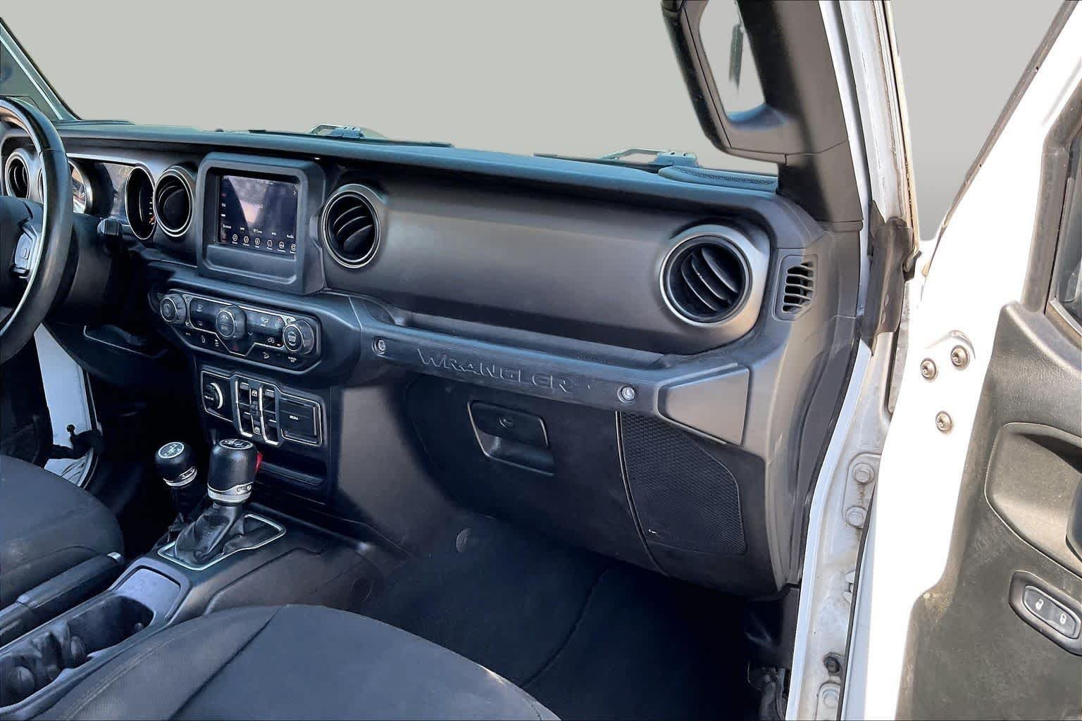 Used 2018 Bright White Clearcoat Jeep Sport S image 17