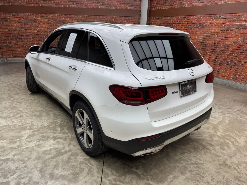 Used 2022 White Mercedes-Benz GLC 300 image 2