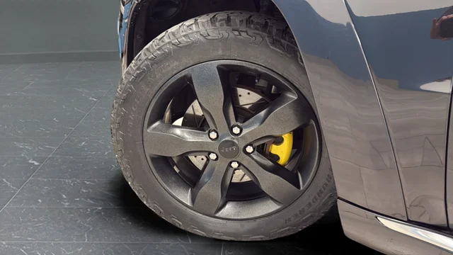 Used 2015 Brilliant Black Crystal Pearlcoat Jeep Summit image 39