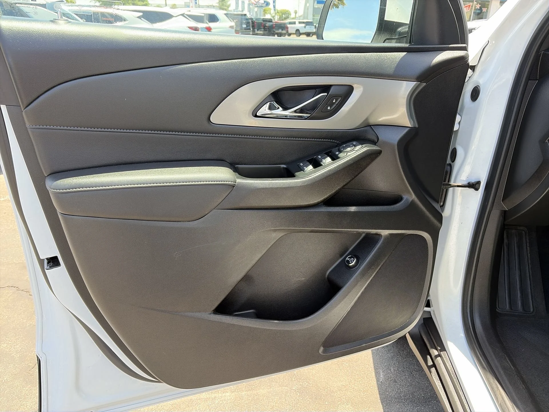 Used 2023 Summit White Chevrolet LT Cloth image 60