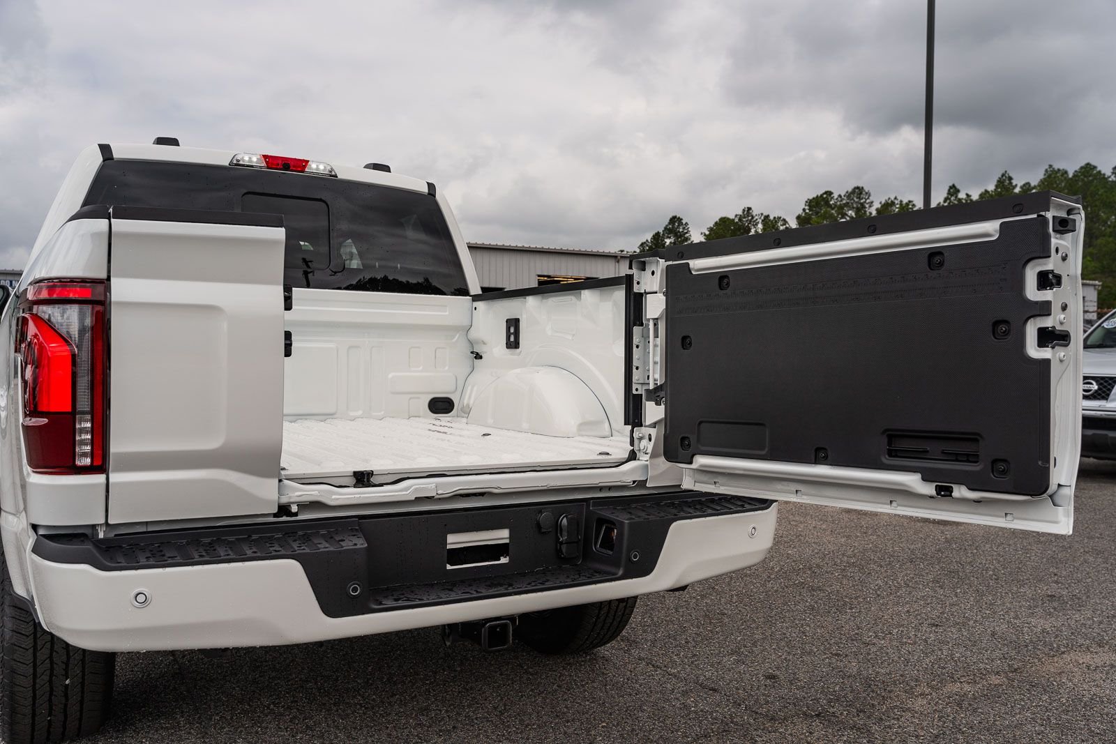 New 2026 Star White Metallic Tri-Coat Ford Platinum® image 11